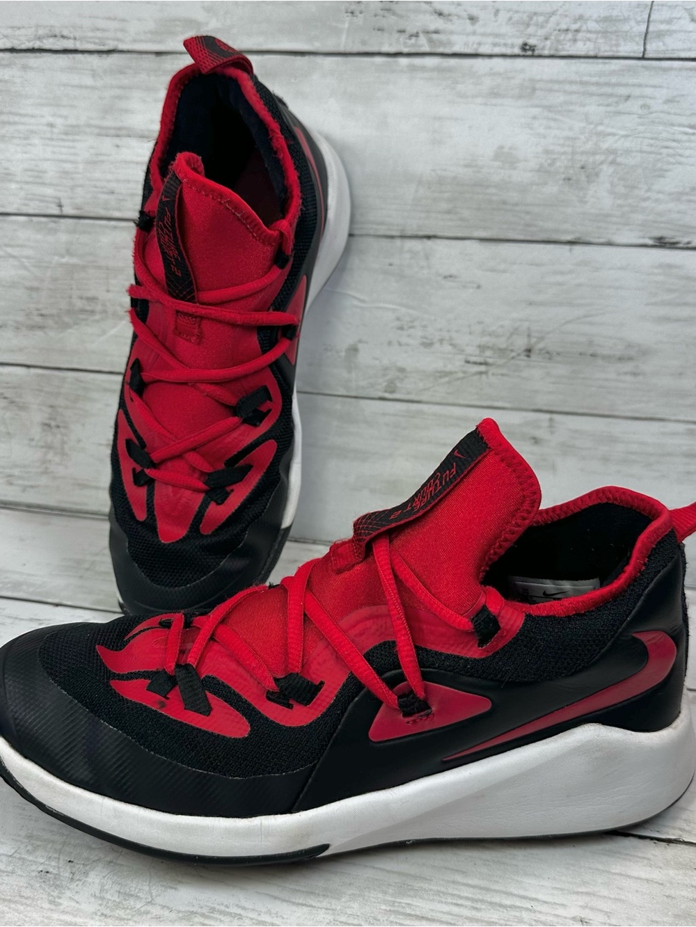 Nike Future Court 2 Boys Youth Basketball Shoes Black/Red Size 7 Y